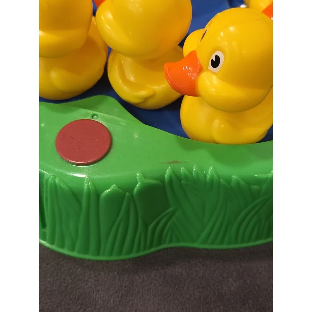 Hasbro Lucky Ducks Sesame Street Edition Board Game Complete Tested and Works